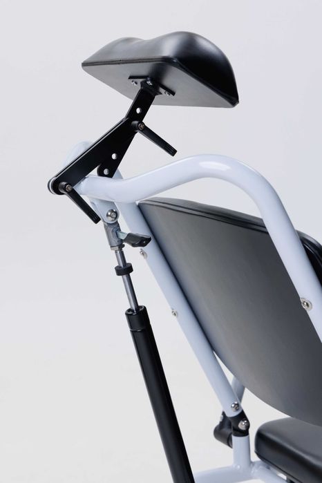 Кресло для купания на колесиках с откидывающейся спинкой TCH-09