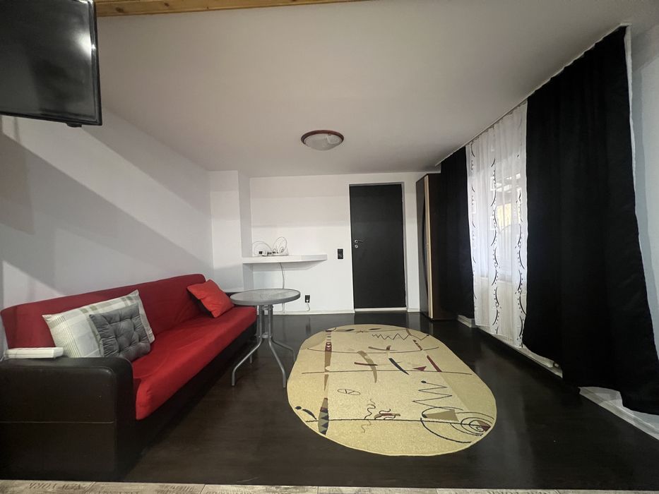 Închiriez unitate locativă la casă