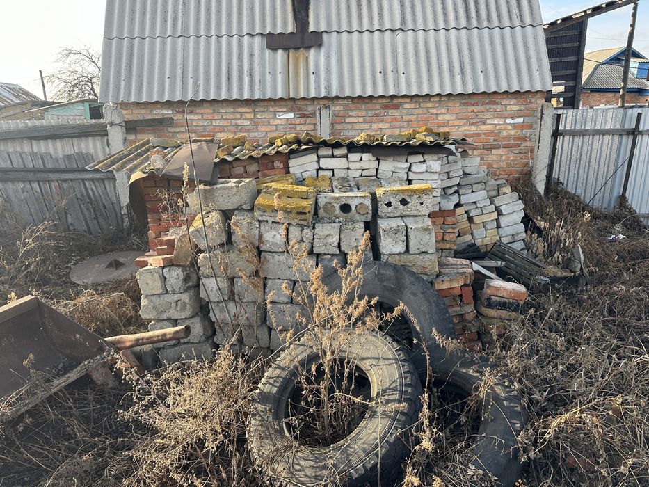 Продам кирпич  б/у .