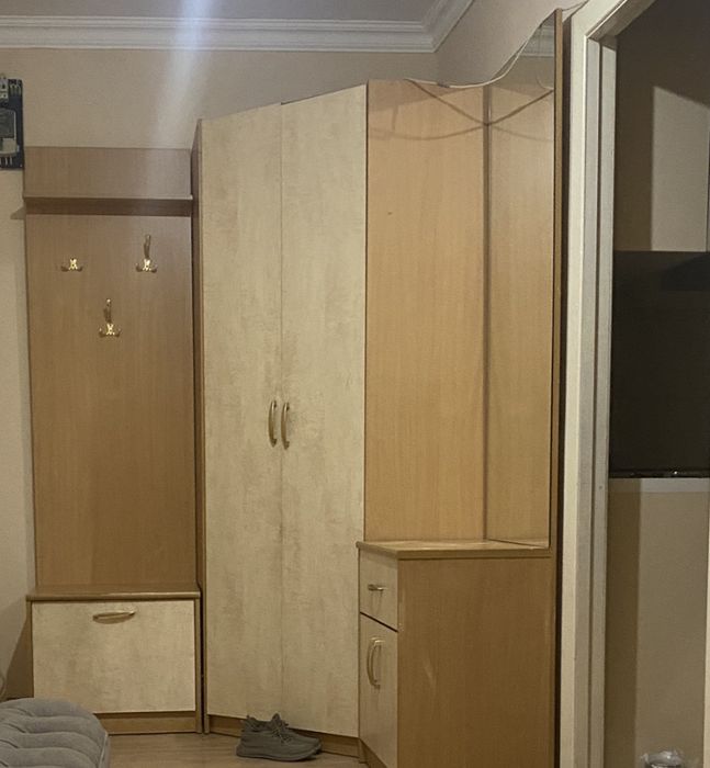 Шкаф в прихожую , Отдам Бесплатно Шкаф , вешалку, зеркало