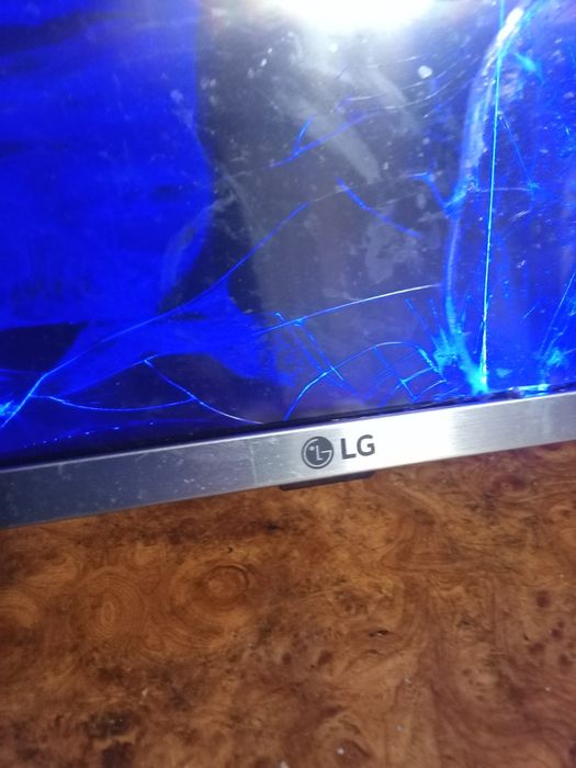 Продам на запчасти телевизор LG