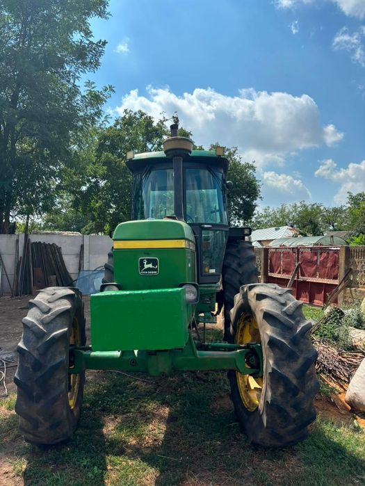 john deere 3040.