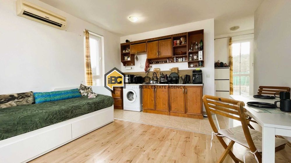 Едностаен, панорамен - две тераси