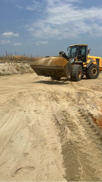 Inchiriez basculanta 8x4 wola buldo nisip