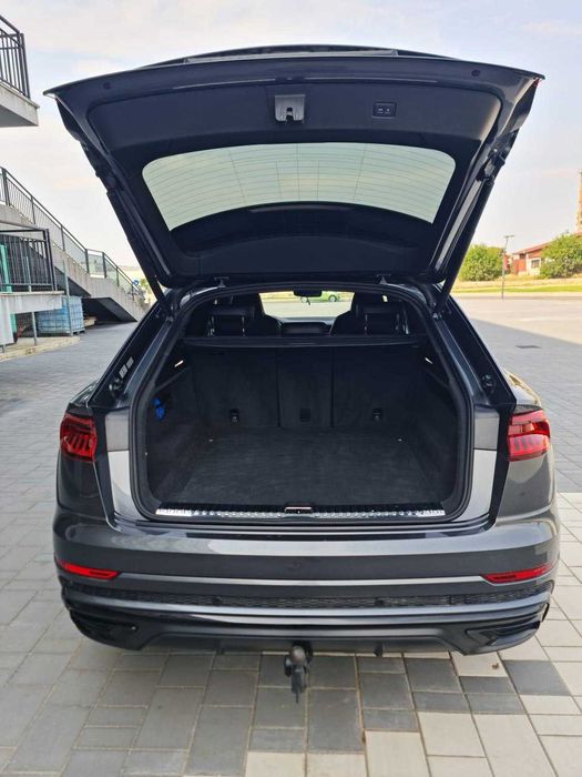 Vand Audi Q8 impecabil