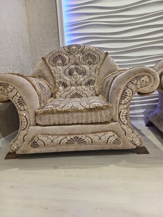 Срочно продам угловой диван.