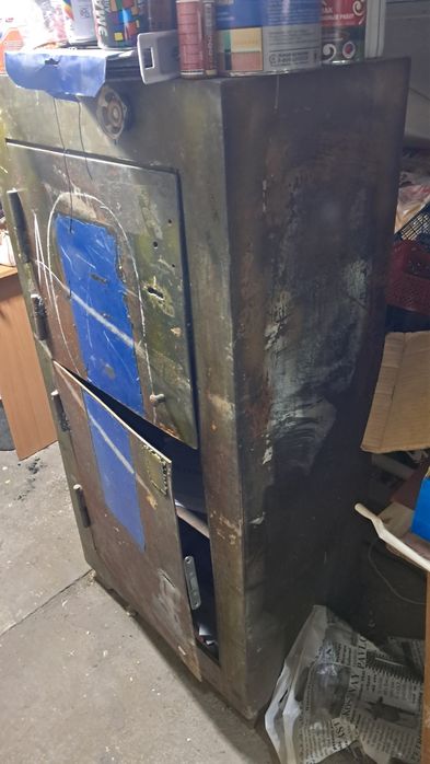 Продам сейф 40×66×130 см