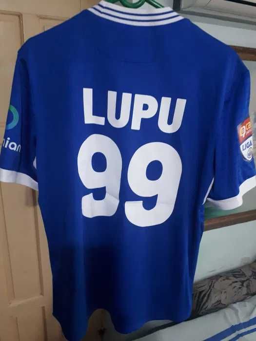 Tricou CSM  SLATINA cu autografe - Banii merg la un baiat bolnav.