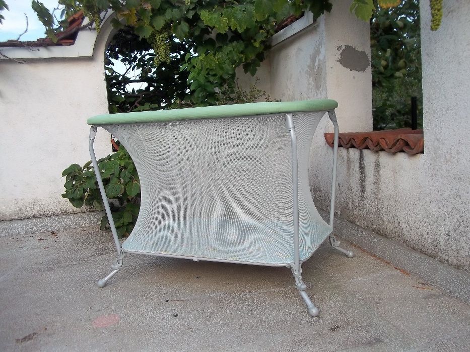 Италианска сгъваема кошарка с твърдо дъно за сън и игра