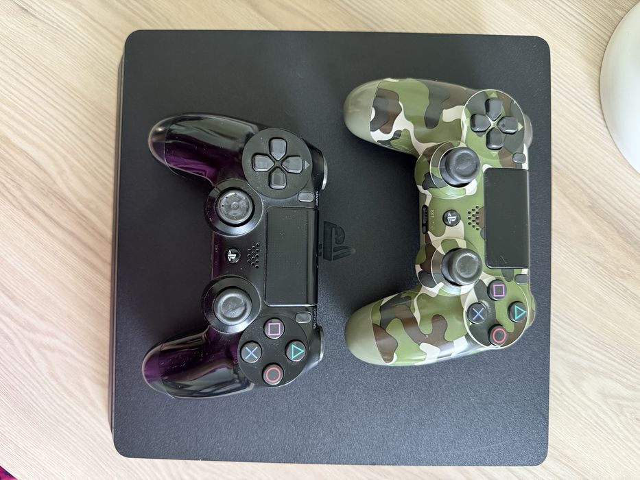 Продается ps4, в отличном состояний!