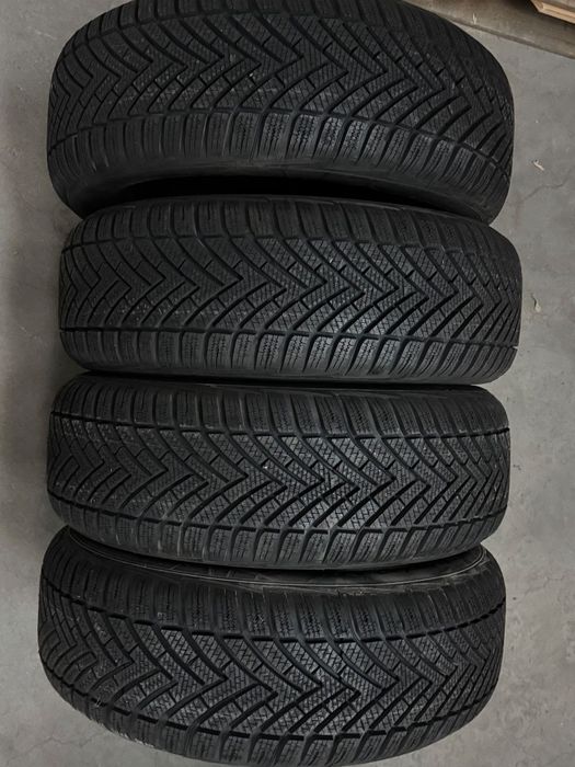 Vând 4 anvelope 195/60/15 vredestein de iarnă noi