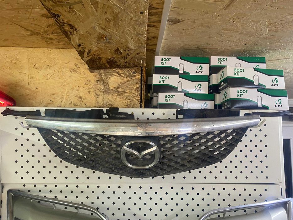 Решётка радиатора Mazda MPV 2002 г.в оригинал. Б.У из Японии