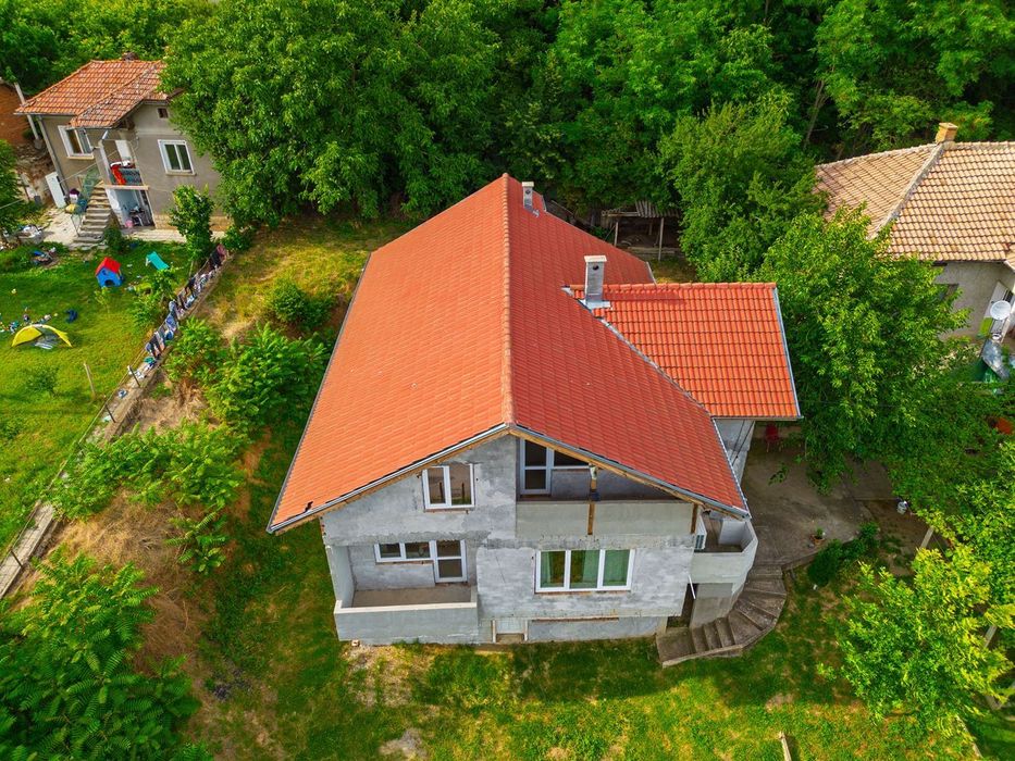 Къща в Плевен, област-с.Гривица площ 340 цена 280000