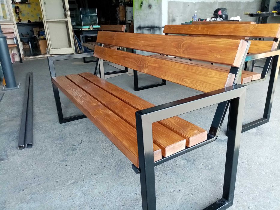 Градинска пейка с подлакътници