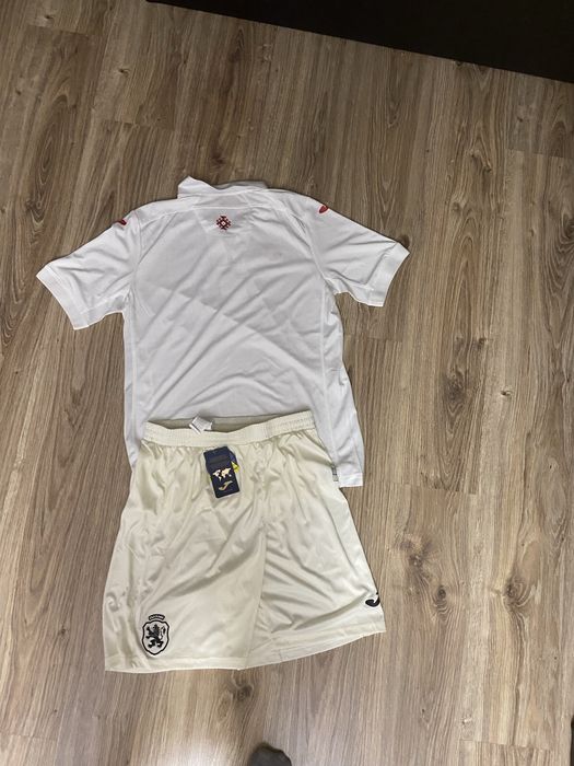 Футболни екипи на България