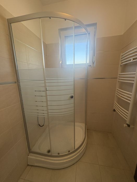 Cabina de dus nefolosita