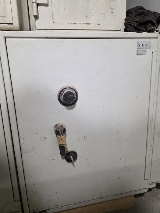 Огнеупорна каса бяла