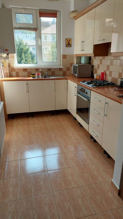Închiriez apartament 2 camere etajul 3