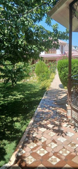 Олтинтепа махалля(Циолковского).Продам 2дома на 17сотках.Фасад 28м*61м