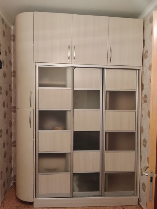 Срочно продам шкаф купе