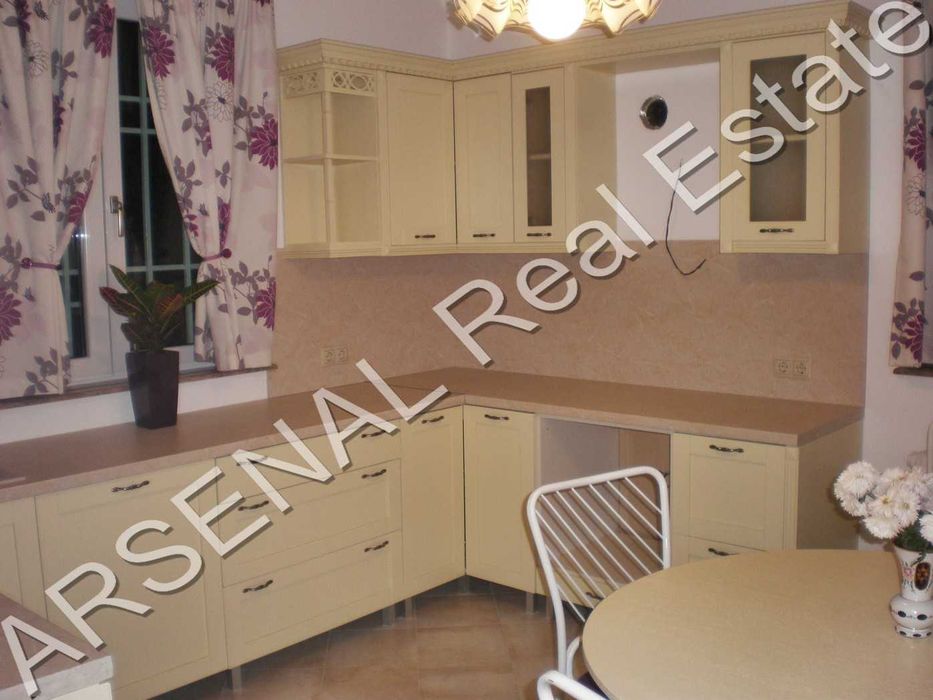 Тристаен апартамент под наем, Редута