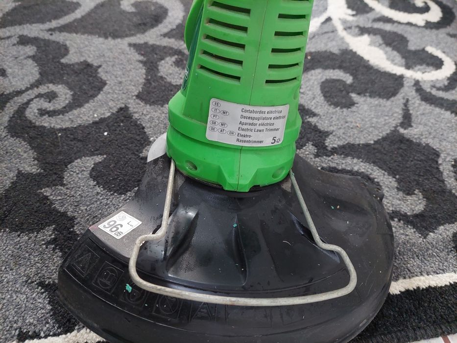 Vând mașină de tuns iarba