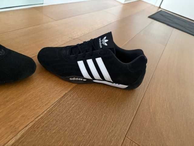 Adidas Adiracer Low-Top Sneakers – negru/alb – mărimea 42,5