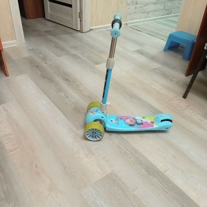 Детский велосипед и самокат