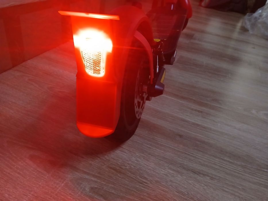 Trotinetă electrică 8.5” pliabilă –  nouă, design sport Red Edi