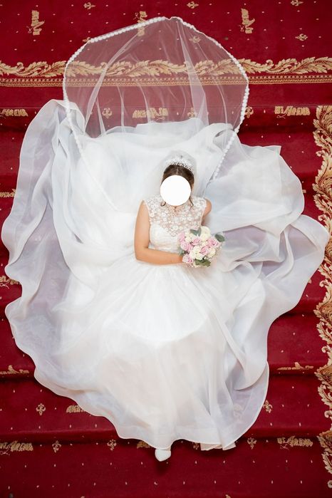 Rochie de mireasă tip prințesă + voal + cerc