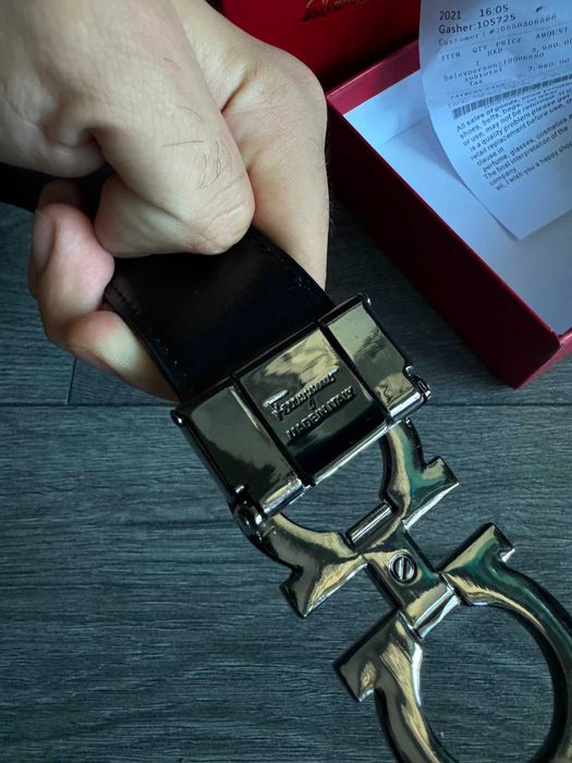 Curea Salvatore Ferragamo neagra lucioasa noua