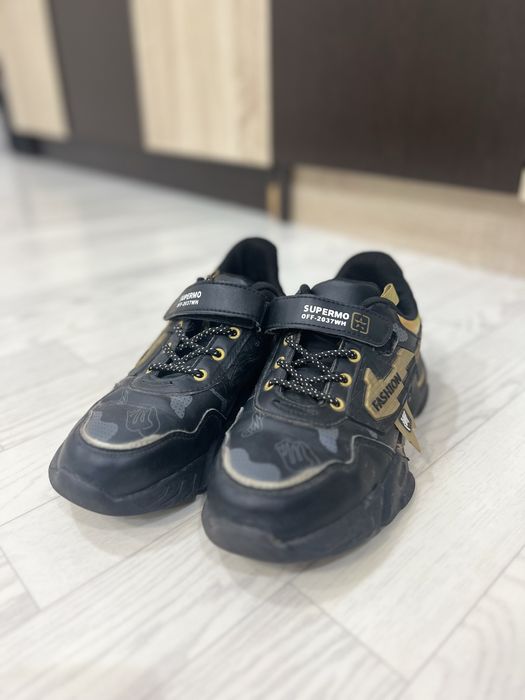 Продам подрастковую обувь