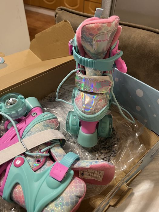 Ролкови кънки момиче