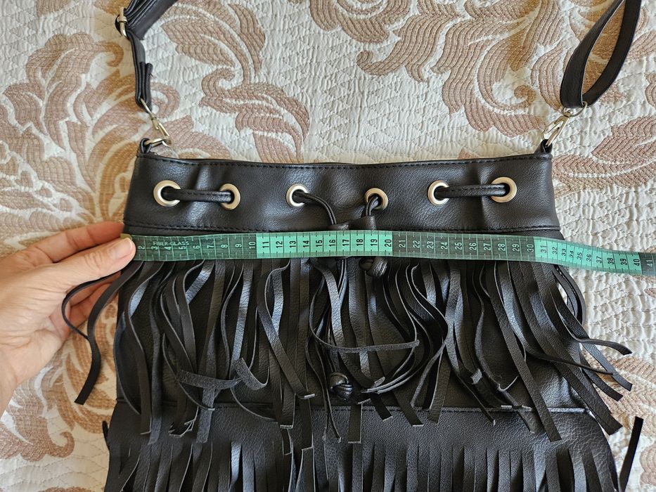 Дамска чанта, черна. Става и на раница.