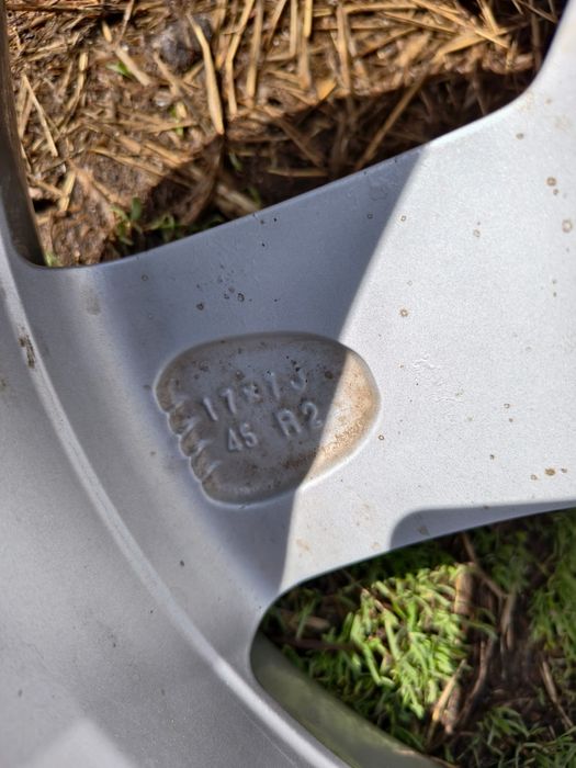 Продам оригинальные диски Тойота R17