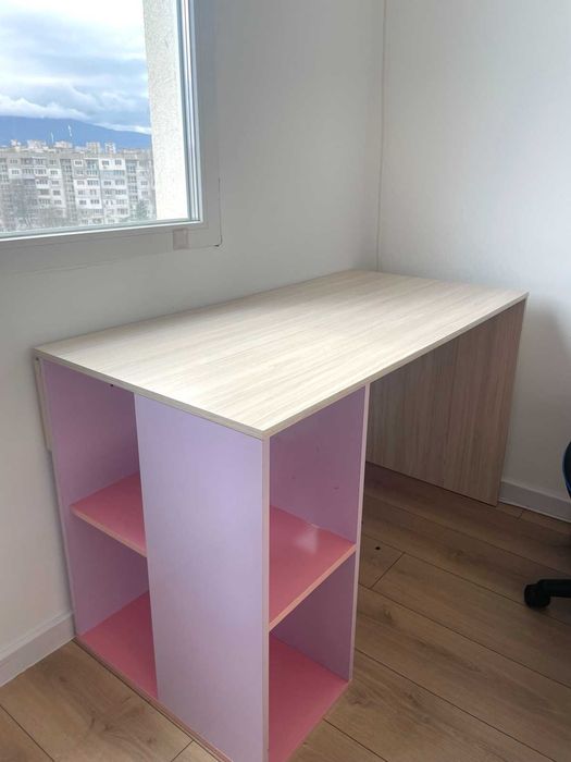 Легло персон и половина с чисто нов еднолицев матрак Sleepy + бюро