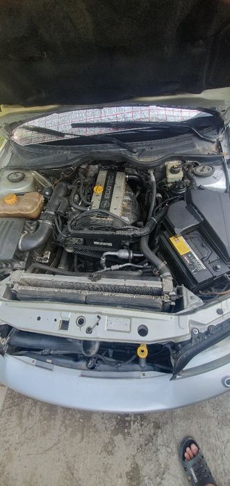 Opel omega srochno sotiladi