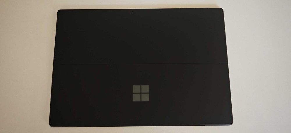 Продавам 2&1 Microsoft Surface I7 8650U up 4.2/16Gb/512Gb/Нова Батерия