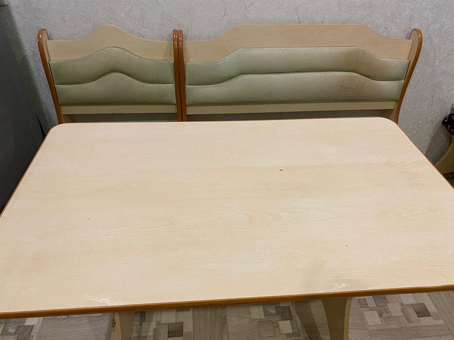 Стол кухонный стулья большие зеленые