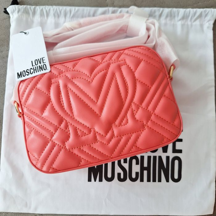 Нова дамска чанта LOVE MOSCHINO