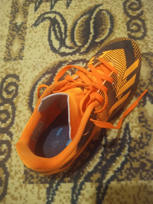 Детски бутонки за футбол Adidas 38 номер