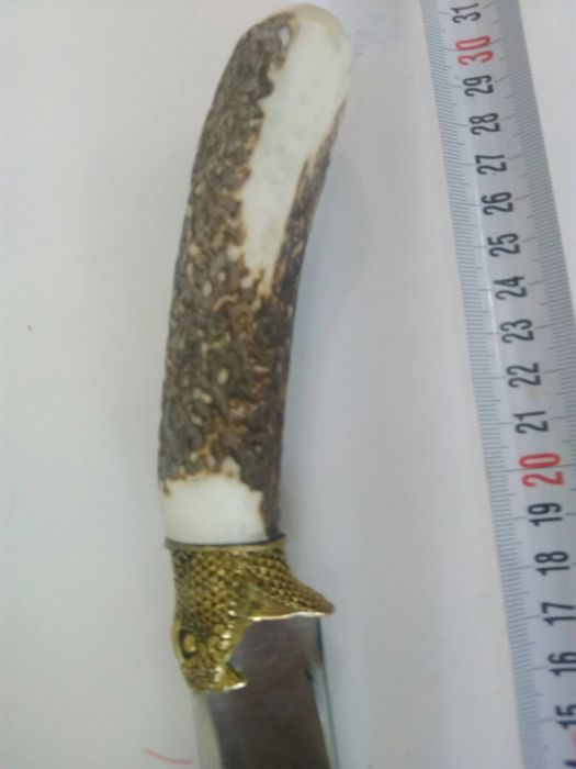 Продавам уникален антикварен ловен нож с месингова глава на змия