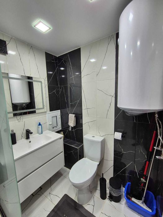 Луксозно обзаведен и отремонтиран апартамент .