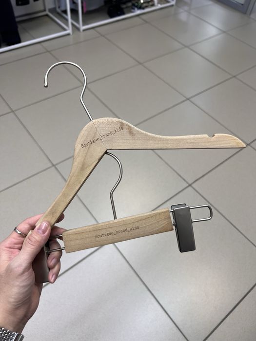 Продам детские вешалки