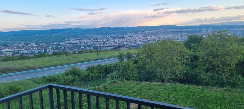 De închiriat (vanzare) casa pe Valea Fânațelor 300 mp