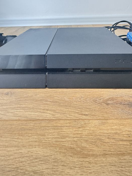 Playstation 4 + maneta + joc GTA 5