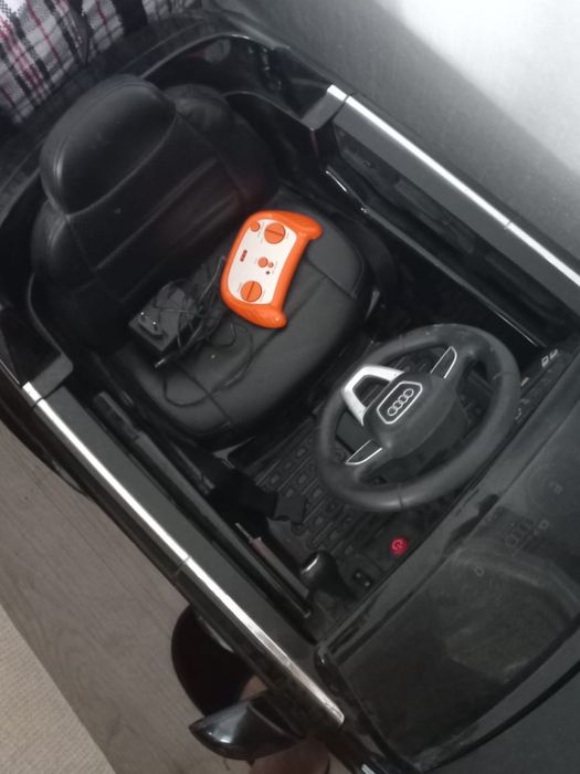 Детская машина электрическая