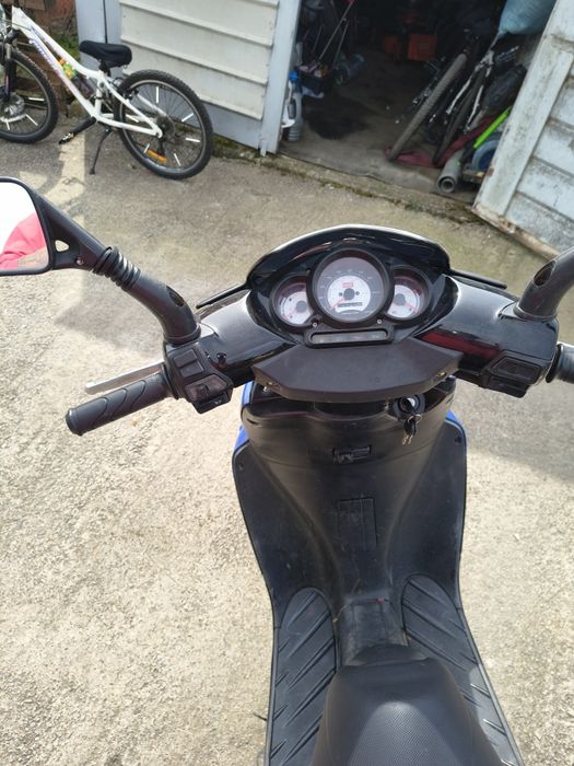 Априлия sr50  двутактов