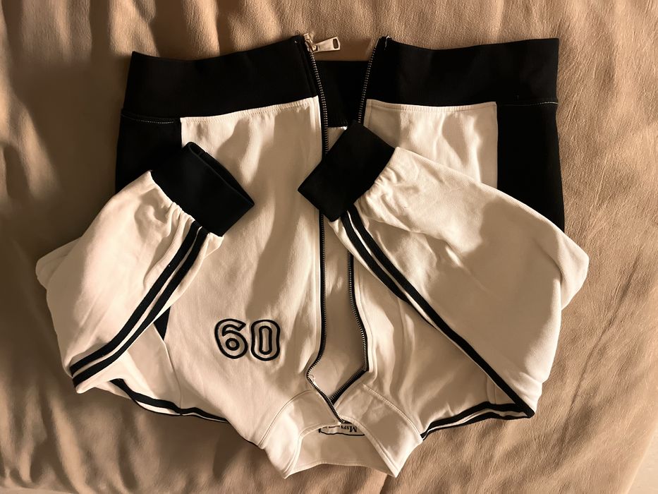 женская одежда .