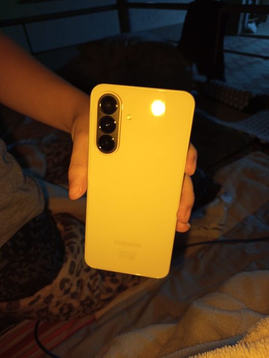 Samsung galaxy a37